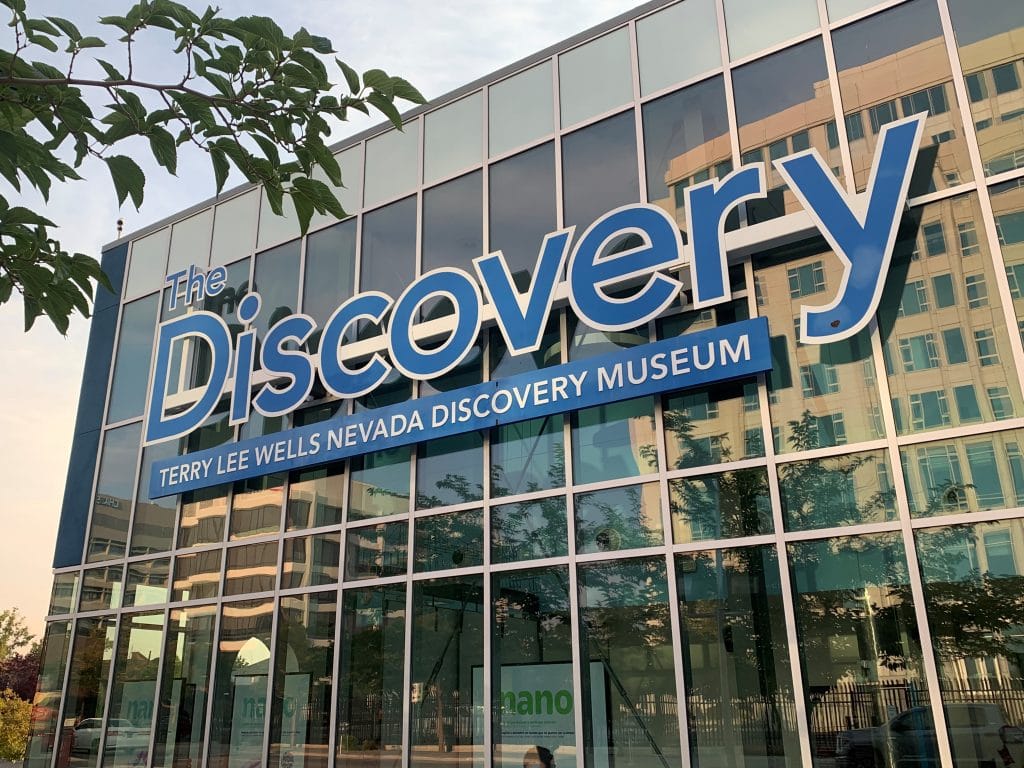 Marilyn York Donates to the Discovery Museum